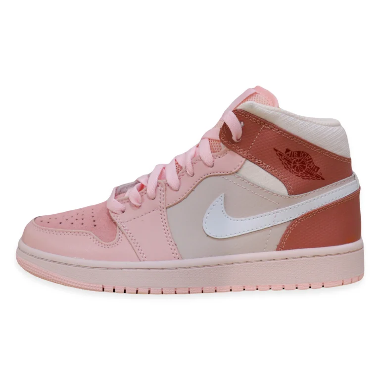 کفش زنانه نایک Air Jordan 1 با طراحی کلاسیک، رویه چرمی و زیره Air مناسب استایل خیابانی و استفاده روزمره