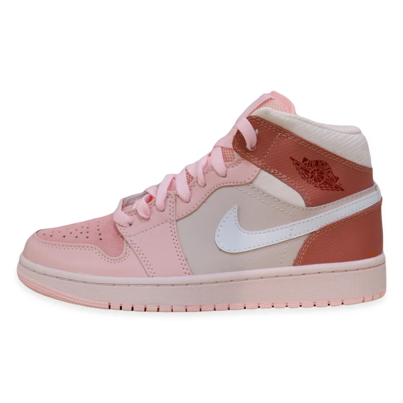 کفش زنانه نایک Air Jordan 1 با طراحی کلاسیک، رویه چرمی و زیره Air مناسب استایل خیابانی و استفاده روزمره