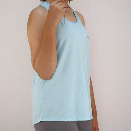 تاپ زنانه نایک F200