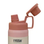 تراول ماگ ورزشی آسان نوش 750 میل TYESO در رنگ‌های صورتی، آبی، سفید و مشکی با بدنه استیل دوجداره و طراحی اسپرت