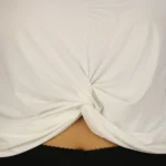جزئیات گره جلوی کراپ زنانه نایکی A176 سفید