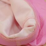 نمای نزدیک کلاه شنا اسپیدو مدل قطره ای رنگ صورتی