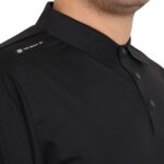 نمای نزدیک یقه تیشرت مردانه سه دکمه لیزری تنفسی نایک 37690 رنگ مشکی