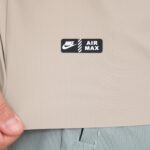 جزئیات لیبل Air Max پایین لباس تیشرت سه دکمه مردانه لیزری نایک کد 37687 رنگ سبز پاستلی