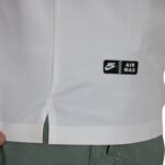جزئیات لیبل Air Max پایین لباس تیشرت سه دکمه مردانه لیزری نایک کد 37687 رنگ سفید
