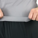 تیشرت ورزشی مردانه برند آن نانو تنفسی کد 6561 رنگ طوسی تیره، جزئیات انعطاف پایین لباس
