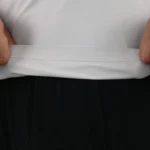 تیشرت ورزشی مردانه برند آن نانو تنفسی کد 6561 رنگ طوسی روشن، جزئیات انعطاف پایین لباس