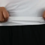تیشرت ورزشی مردانه برند آن نانو تنفسی کد 6561 رنگ سفید، جزئیات انعطاف پایین لباس